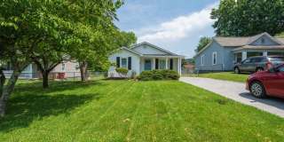 3 bed and 1 bath house with fenced yard  in Johnson City Gallery 1