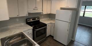 NICE 1BR/1BA Apt!! WATER & SEWER INCLUDED!! Come Home to Quiet with a Convenient Central Lakeland Location! Gallery 1