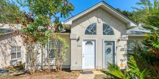 3 BR/2 BA duplex is located off Mahan in Chateau Lafayette. Gallery 1
