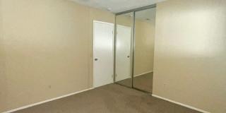 2759 College Blvd- 1/2 OFF 1ST MONTH! Extra Parking, Sun Room, Garage, Fireplace Gallery 19
