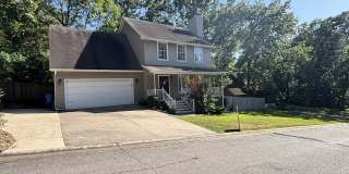 Beautiful 4BR Home with New LVP Flooring & Lawn Care Included Near The U of A! Gallery 5