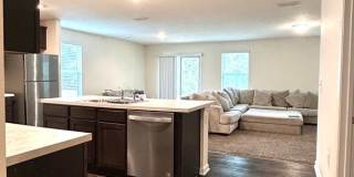 4BR Home with Solar Panels + Whole-Home Water Filtration Gallery 15