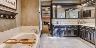 Massive 4BD/3BTH and 2 Car garage Home! Minutes from I-35 Gallery 18