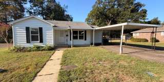 This two-bedroom, one-bath home in Russellville, AR Gallery 1