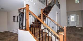 Stunning 4BR House in Phoenix with sparkling pool, resort style backyard and solar panles Gallery 9