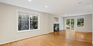 Spacious Greenwood Townhome - New Paint, Carpet and Water Heater!! Gallery 14