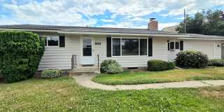 Oversized (@ whopping 2,600+ Sq. Ft.), Beautifully Charming 4-Bed, 2-Bath Home in Wenatchee!! Gallery 1