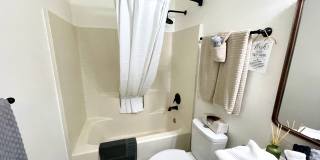 Luxurious Fully Furnished 3 Bedroom Home with Garage! Gallery 23