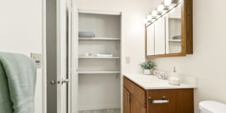 Country Club Apartments Gallery 18