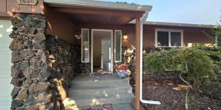 Stunning 4 Bedroom, 3 Bathroom Home, with Amazing Views! Gallery 1