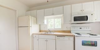 Available August 2026 - Renovated 2 Bedroom Home in Duquesne Heights! Gallery 5