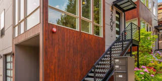 2409 East Thomas Street Gallery 35