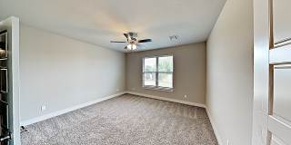 Beautiful 3 Bedroom, 2 Bath Home with Study and Storm Shelter - Yukon Schools. Gallery 10