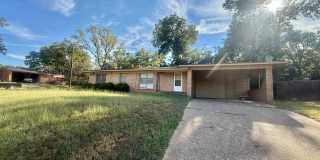 3-bed/1.5-bath with Carport! Gallery 1