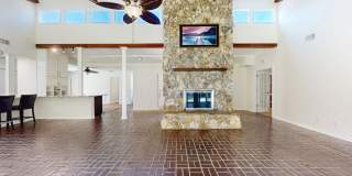 Waterfront Luxury Living – 4 Bed / 3 Bath – Over 2,600 Sq Ft Gallery 9