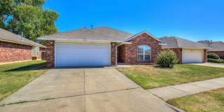 Charming home in Yukon + 3 bedrooms + 2 bathrooms Gallery 1