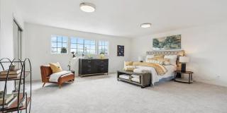 REMODELED HUGE BRIGHT 2400sf 4BR/3.5BA Havenscourt Split Level Home w Cottage AVAIL NOW Gallery 27