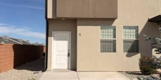 Stunning Townhome Near Hospital! Gallery 1