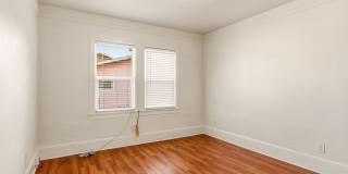 Spacious 3-Bedroom House in Oakland's Meadow Brook Gallery 17