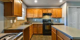 2-Story 3 Bedroom, 3 Bathroom Home with Solar Panels!!! Gallery 13