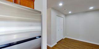 Condo Style Upper 3 Bedroom 2 Bathroom plus Den Apartment Gallery 18