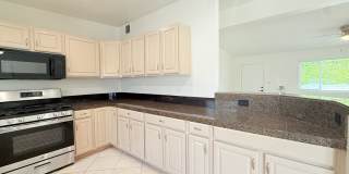 AVAILABLE NOW!! 3 BEDROOM 2 BATHROOM Home in Palm Desert! Gallery 8