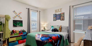 Beautiful 5 Bed Home in Raindance Gallery 26