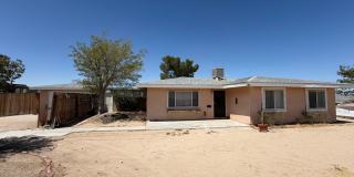 3 Bedroom 1 Bathroom House with Spacious Bedrooms and Fenced Backyard Gallery 1