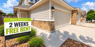 2 Weeks Free Rent /Walk to Faust St Bridge/ FRidge, Washer, &  Dryer Included/ Primary Bedroom 1st Floor /CISD Gallery 1