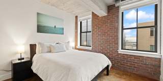 Fully Furnished Designer Loft with Parking & Monument Views! Gallery 29