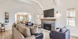 Available NOW! Fully Furnished 4 Bedroom 2 Bath Beautiful Home in Denver! Gallery 7