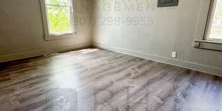 PET FRIENDLY 2 BED/ 1 BATH MINUTES FROM DOWNTOWN! Gallery 6