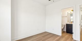 5015 Grayton Alley Gallery 27