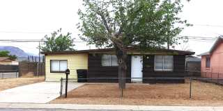 Beautifully Remodeled 3+1 Bungalow with Indoor‑Outdoor Living Gallery 1