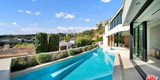 8765 Hollywood Boulevard Gallery 4