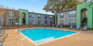 Entro at Midtown Gallery 1