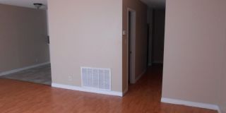 Spacious 2 story Townhouse with Community Pool Gallery 8