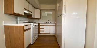 Lovely Hemlock Square 2BR Townhouse with Great Natural Light and Central Air!! Call Today! Gallery 1