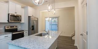 BEAUTIFUL 2 Bedroom Townhome in MIDLAND AVAILABLE JUNE 2026 Gallery 8