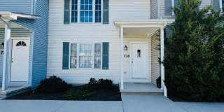 2 Bedroom, 2.5 Bath Townhouse Gallery 1