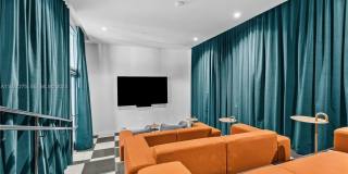 11 NE 6th St Gallery 28