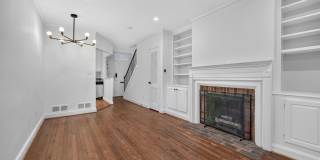 Charming & Restored 2BD/2BA Historic Rowhouse in Historic Snows Court Gallery 4