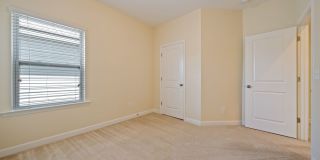 Available June 1!! Beautiful and Bright 4 Bedroom + 2.5 bath home with Loft & Open Floor Plan! Gallery 13