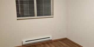 3 bedroom - elevators in building - 2nd floor unit with balcony! Gallery 5