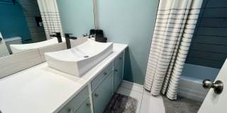 3 Bedroom 2 Bathroom - Fully Furnished - Mid Century Modern Gallery 21