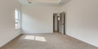 Beautiful! 4-Bed Home in Mustang Gallery 19