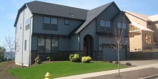 4Bd/2.5Ba Two Story House - Available Mid October! Gallery 1