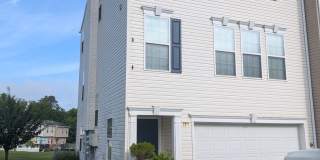 Spacious Townhome in West Manchester Gallery 1