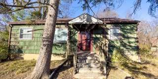 In-Unit Washer and Dryer huge yard right by Frat Row In-Unit Washer and Dryer huge yard right by Frat Row Gallery 1