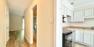 2 Bedroom Townhome in NW Greensboro near parks and Greenway Gallery 5